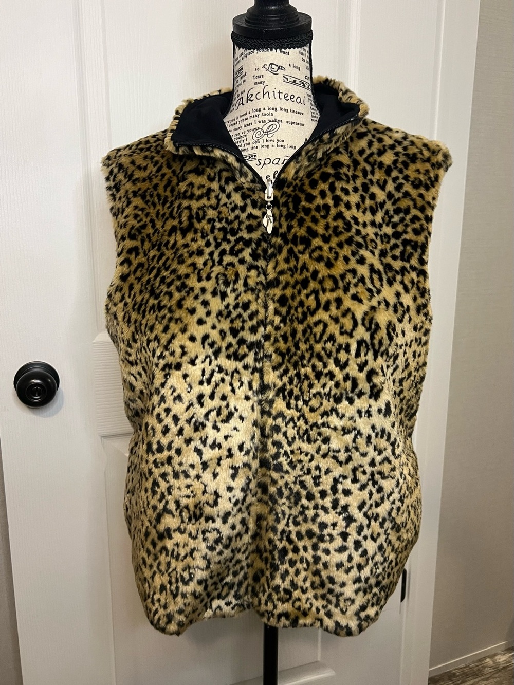 Leopard Print Faux Fur Vest - Women's Zip-Front Sleeveless Coat